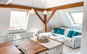 Stilvolle Dachgeschosswohnung in Düsternbrook